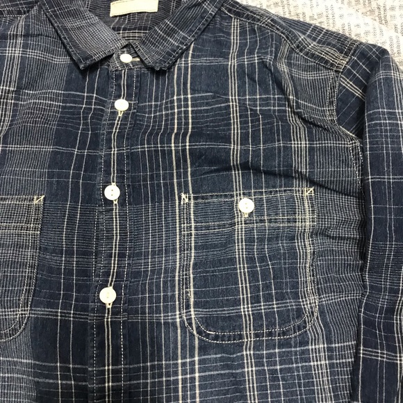 Uniqlo Chambray- Sz large, fits like a medium - Picture 3 of 3